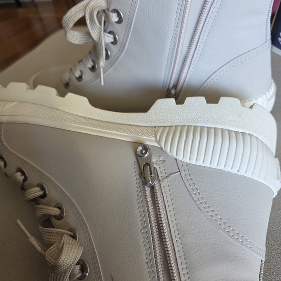 Blowfish Mailbu Forever Lug Sole Sneaker Women's 10 NWT/Box - Picture 6 of 11